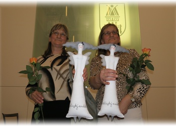 Pečovatelky a sestry Alena a Anna. I když nemají viditelná křídla, jsou Zlínskými anděly