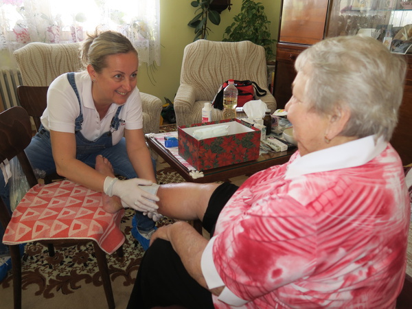 (Ne)obyčejný den paní Miriam Brhláčové v domácí zdravotnické a hospicové péči