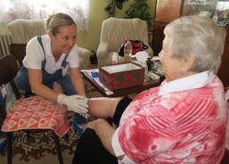 (ne)obyčejný den všeobecné sestry, paní Miriam, v domácí zdravotnické a hospicové péči