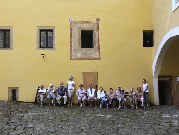 Výjezd na nedalekou jedinečnou středověkou památku, hrad Malenovice