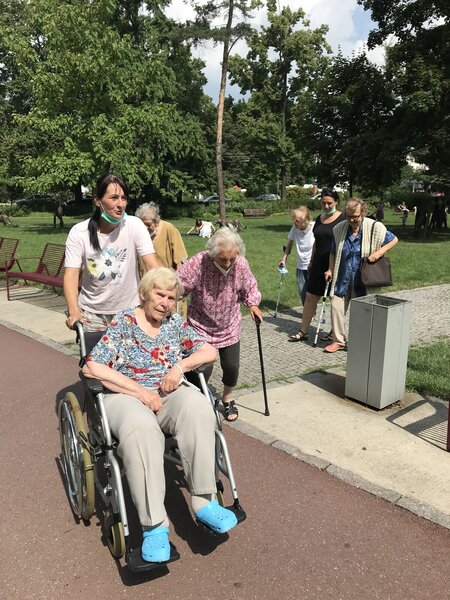 Park Komenského je skutečně nádherný. Stinný a rozkvetlý