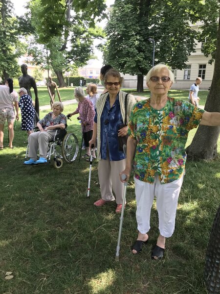 Park Komenského je skutečně nádherný. Stinný a rozkvetlý