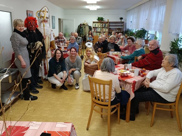 ... a přece přišli! Celá družina. A přivedli hosta, hudebníka Martina Motýla