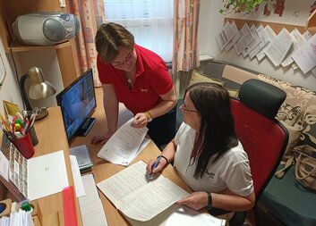 Dočasné bezpečné ubytování pro dospělé s dětmi. Zcela (ne)obyčejné dny v azylovém domě