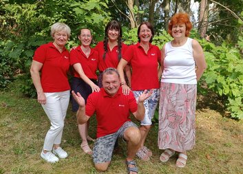 „Moc si vážím společenství, které v Domovince pracovníci vytvářejí. Společenství, kam se naši přátelé, senioři, mohou rádi vracet,“ říká paní Noela, pastorační asistentka