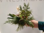 Drobná netradiční kytka z přírodních materiálů na adventní stůl aneb Charita Zlín vyvíjí aktivity ve prospěch ukrajinských maminek s dětmi, i babiček