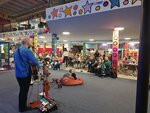 Drobná netradiční kytka z přírodních materiálů na adventní stůl aneb Charita Zlín vyvíjí aktivity ve prospěch ukrajinských maminek s dětmi, i babiček