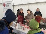 foto zdroj Adventní Zlín; Lucernička pro Anetku - přenoska pro Betlémské světlo přivezené skauty pomáhá Fabiánkovi
