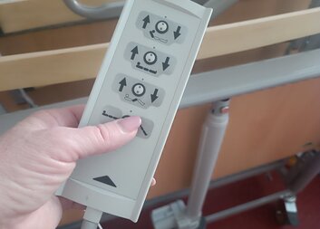 Správná kompenzační pomůcka = úleva pro pečující i nemocného