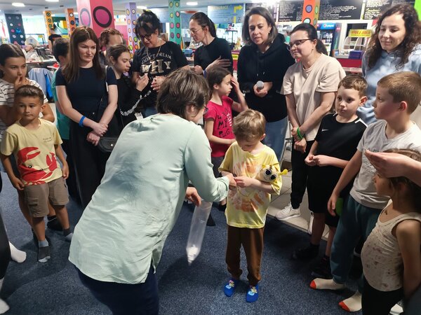 Odpoledne plné smíchu, tvoření a radosti Odpoledne plné smíchu, tvoření a radosti